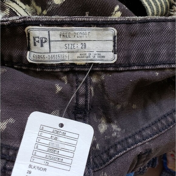 Free People Frayed Distressed Printed 5-Pocket Shorts Size 29 Daisy Dukes - Picture 7 of 9